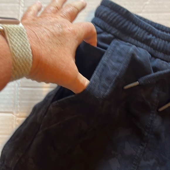 Athleta-12-Blue camo farallon shorts-elastic waistband with drawstring. - Picture 6 of 16